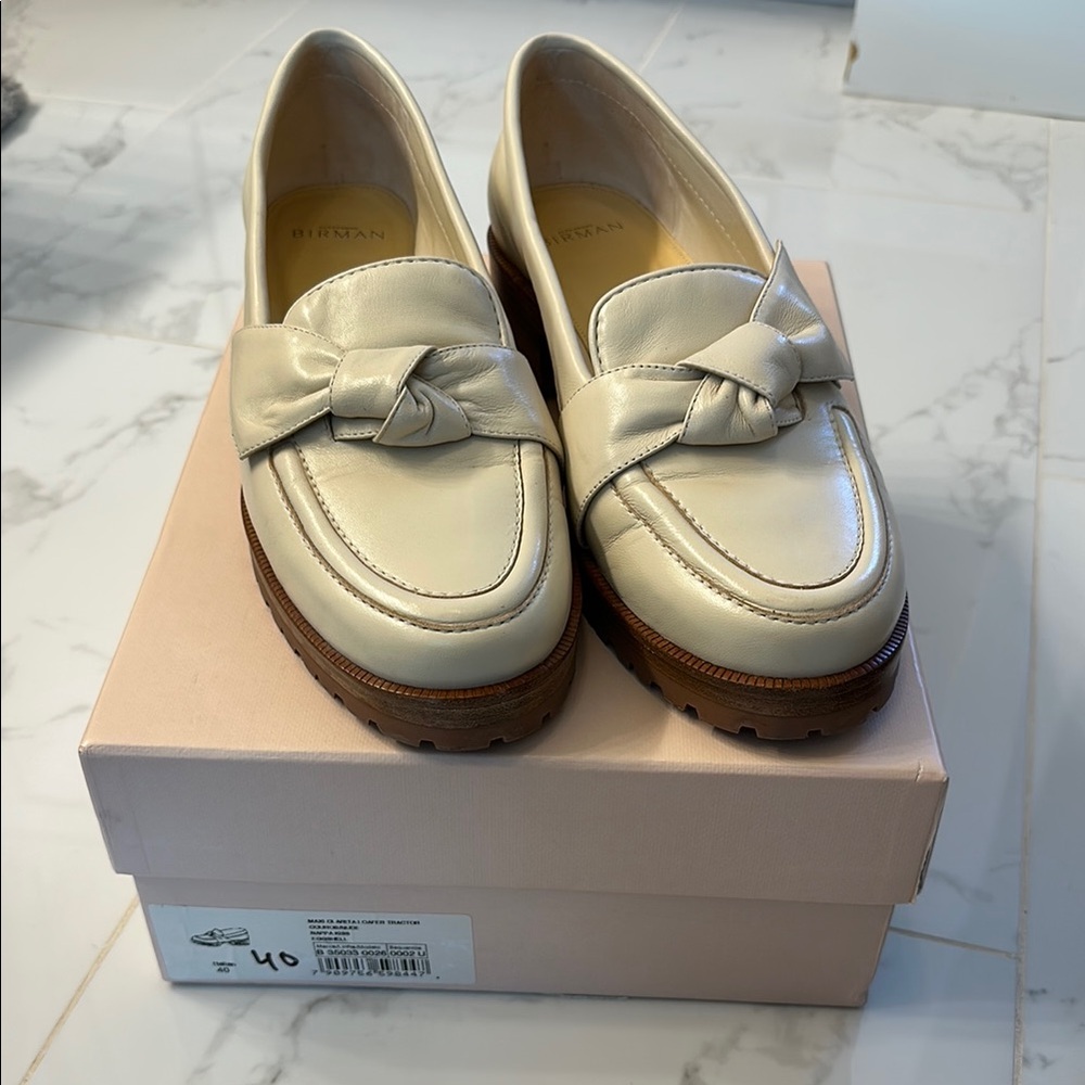 Elegant Alexandre Birman Cream Loafers